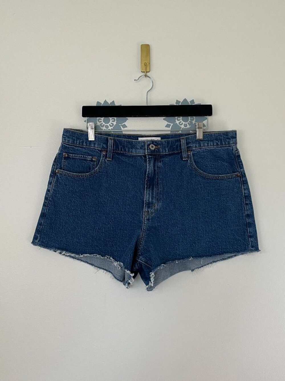 Abercrombie & Fitch High Rise 90s Relaxed Cutoff Denim Shorts Size 33